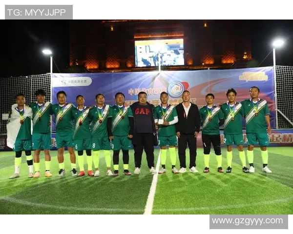 杭州足球队的节奏揭秘:激情与梦想交织的绿茵传奇 杭州足球队的节奏揭秘:激情与梦想交织的绿茵传奇