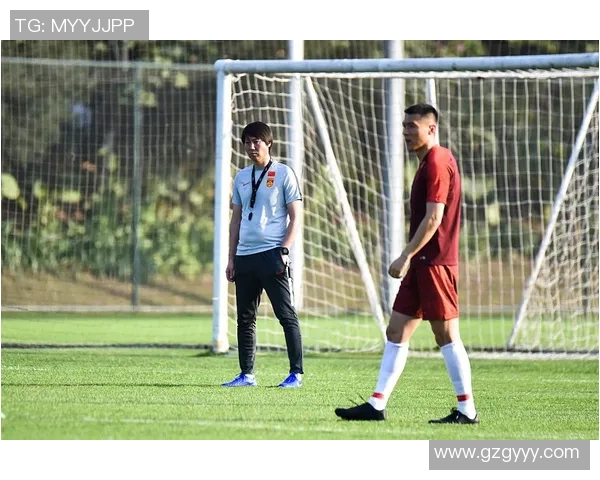 足球明星亲自背包出行的视频记录展现真实生活与运动员的另一面 足球明星亲自背包出行的视频记录展现真实生活与运动员的另一面