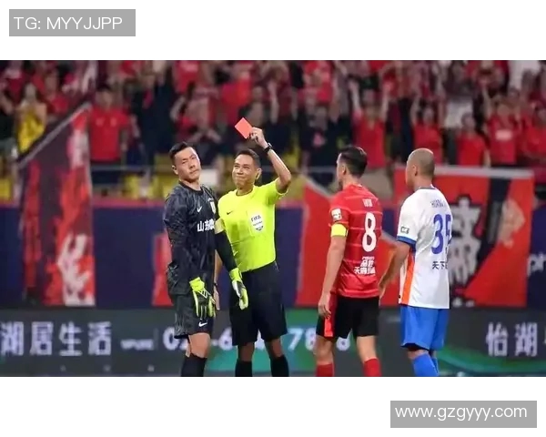 足球明星因场外行为被罚款引发球迷热议与媒体关注 足球明星因场外行为被罚款引发球迷热议与媒体关注