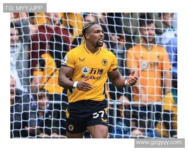 黄橙色的足球明星在绿茵场上的辉煌瞬间与不屈精神 黄橙色的足球明星在绿茵场上的辉煌瞬间与不屈精神